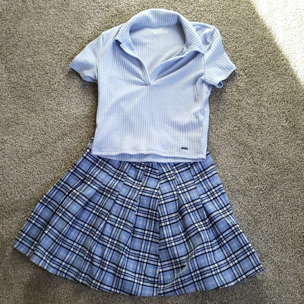 **Set** Mini skirt and s/s shirt matching set.
